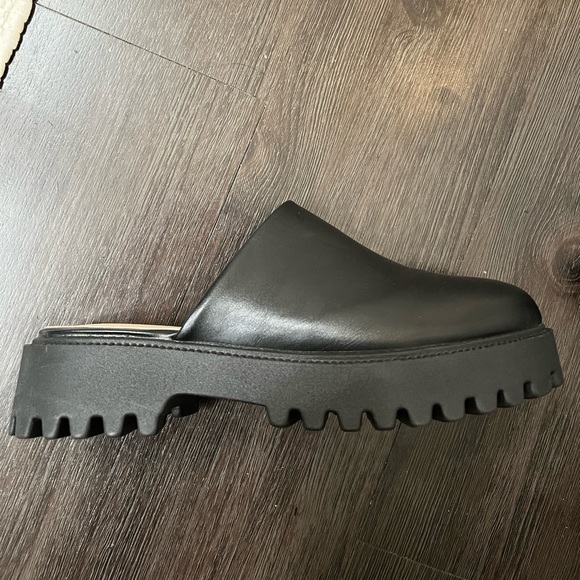 Platform clog - Picture 1 of 3